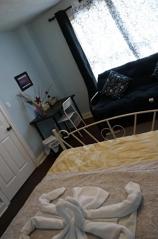 Locarno Hostel Toronto