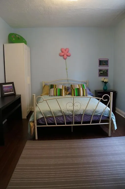 Locarno Hostel Toronto