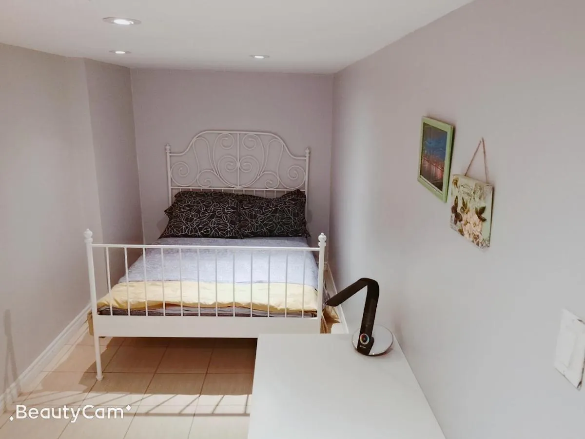 Locarno Hostel Toronto