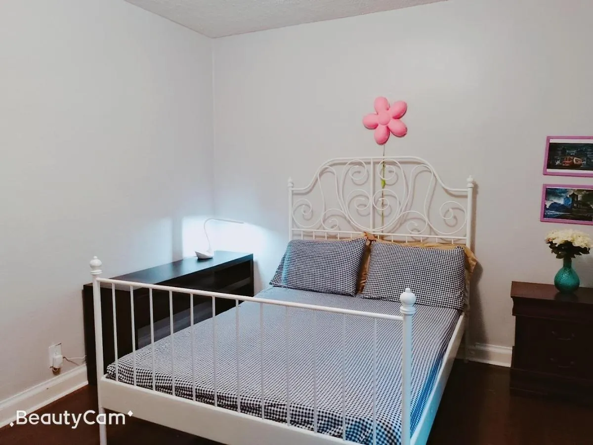 Locarno Hostel Toronto