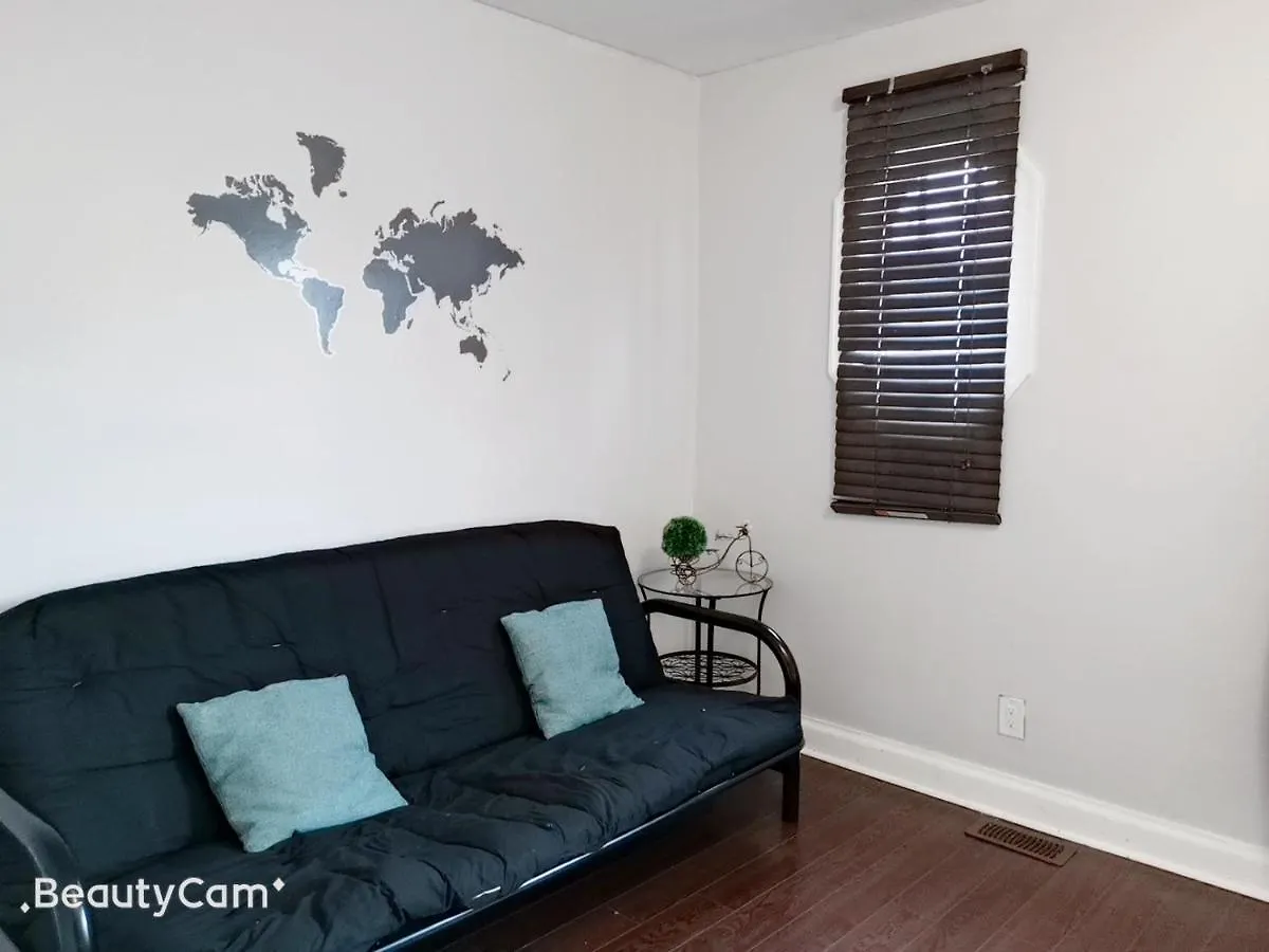 Locarno Hostel Toronto
